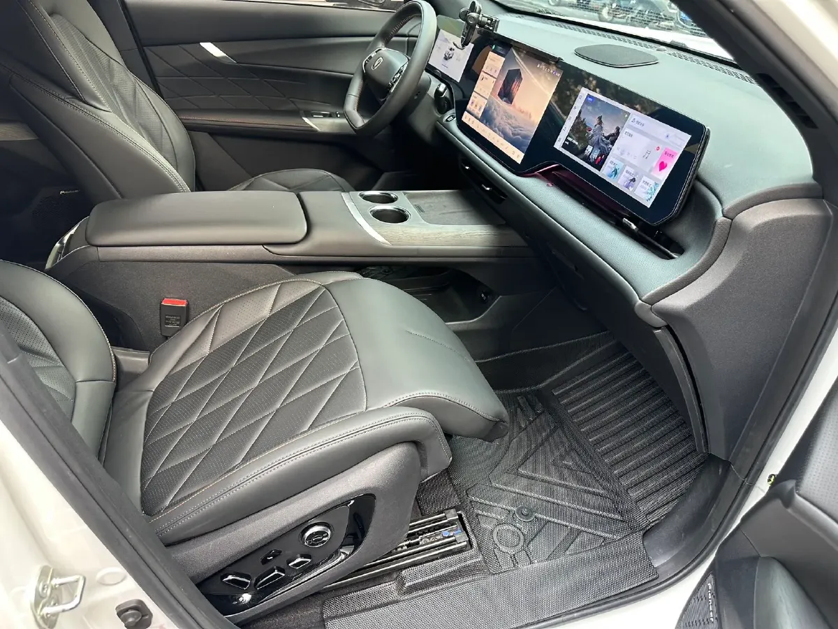 2025 ChangAn CS75 Plus 2.0T 233HP L4 8AT,autocango,china used car exporter,china ev exporter,chinese used car exporter,chinese used ev exporter