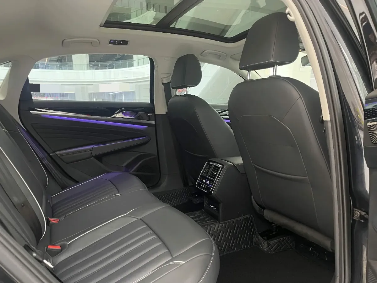 2023 Volkswagen Passat 2.0T 186HP L4 7DCT,autocango,china used car exporter,china ev exporter,chinese used car exporter,chinese used ev exporter