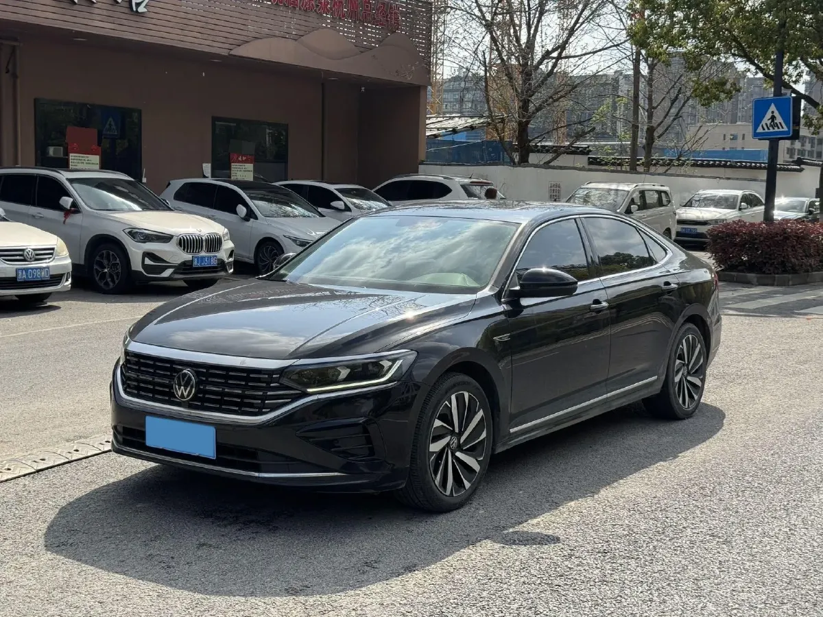 2023 Volkswagen Passat 2.0T 186HP L4 7DCT,autocango,china used car exporter,china ev exporter,chinese used car exporter,chinese used ev exporter