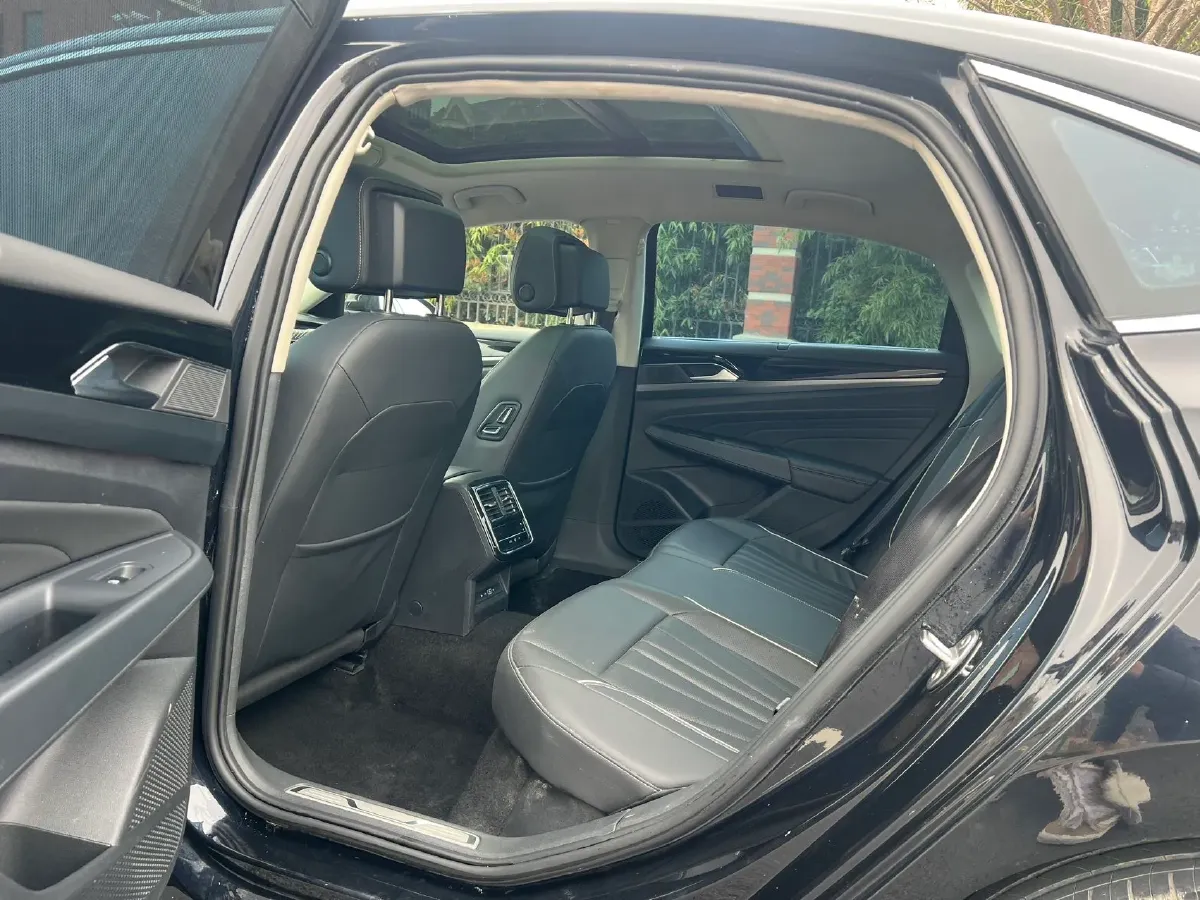 2024 Volkswagen Passat 2.0T 220HP L4 7DCT,autocango,china used car exporter,china ev exporter,chinese used car exporter,chinese used ev exporter