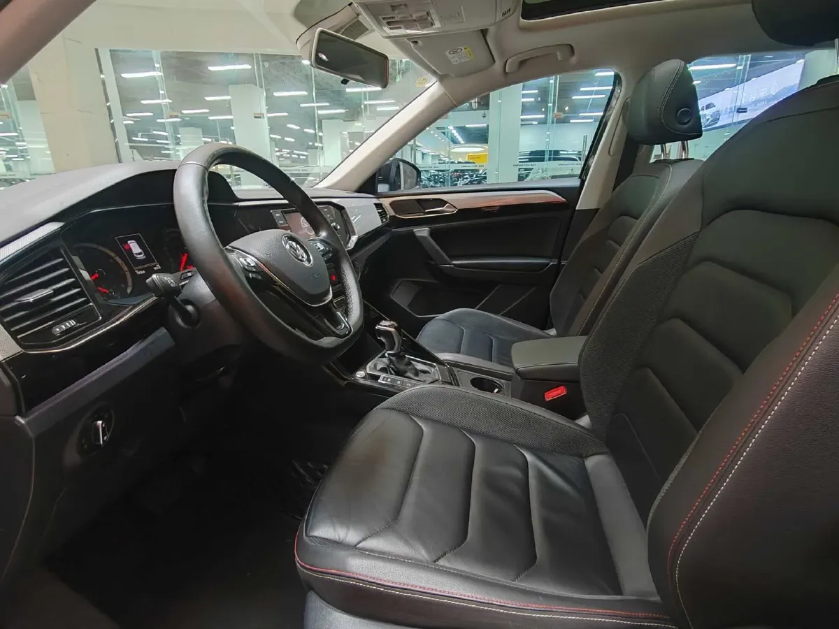 2019 Jeep Cherokee 2.0T 234HP L4 9AT,autocango,china used car exporter,china ev exporter,chinese used car exporter,chinese used ev exporter