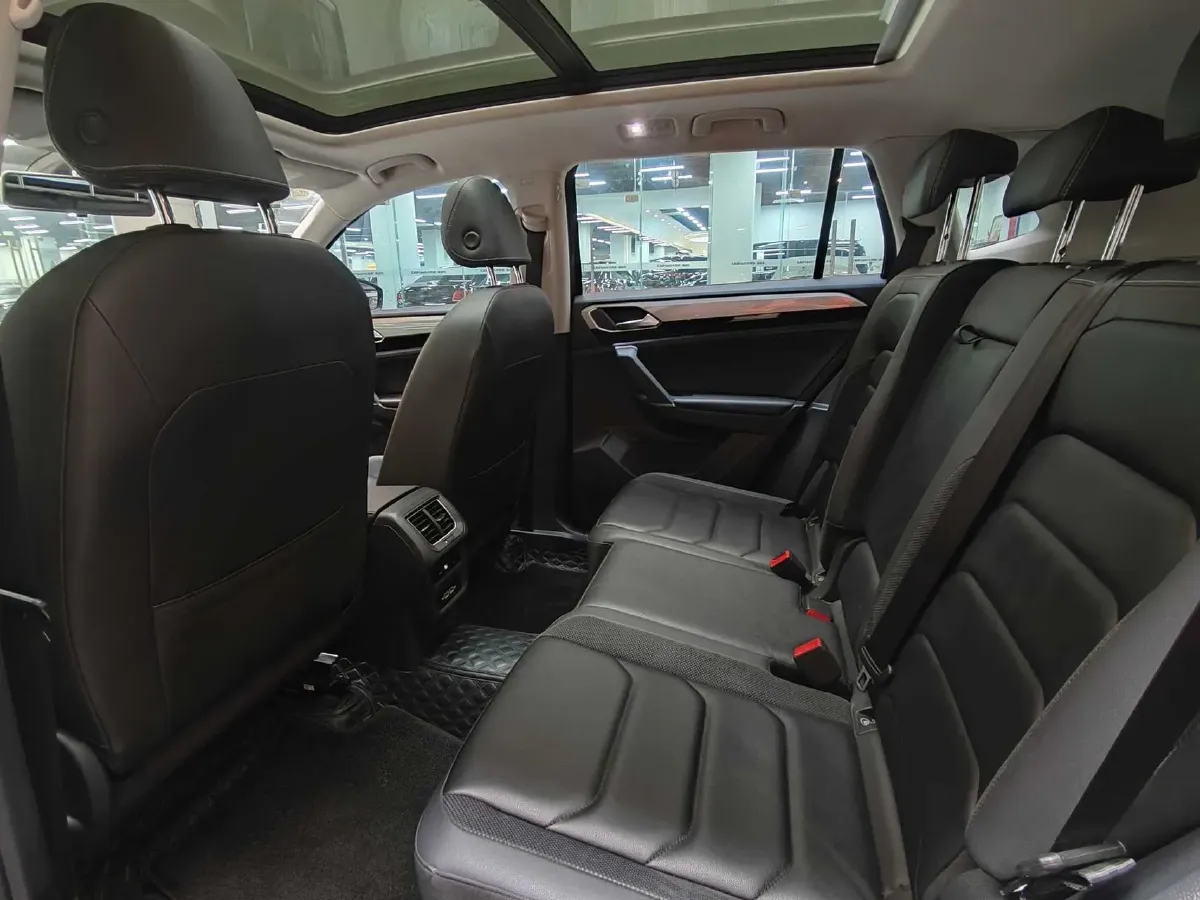 2019 Jeep Cherokee 2.0T 234HP L4 9AT,autocango,china used car exporter,china ev exporter,chinese used car exporter,chinese used ev exporter