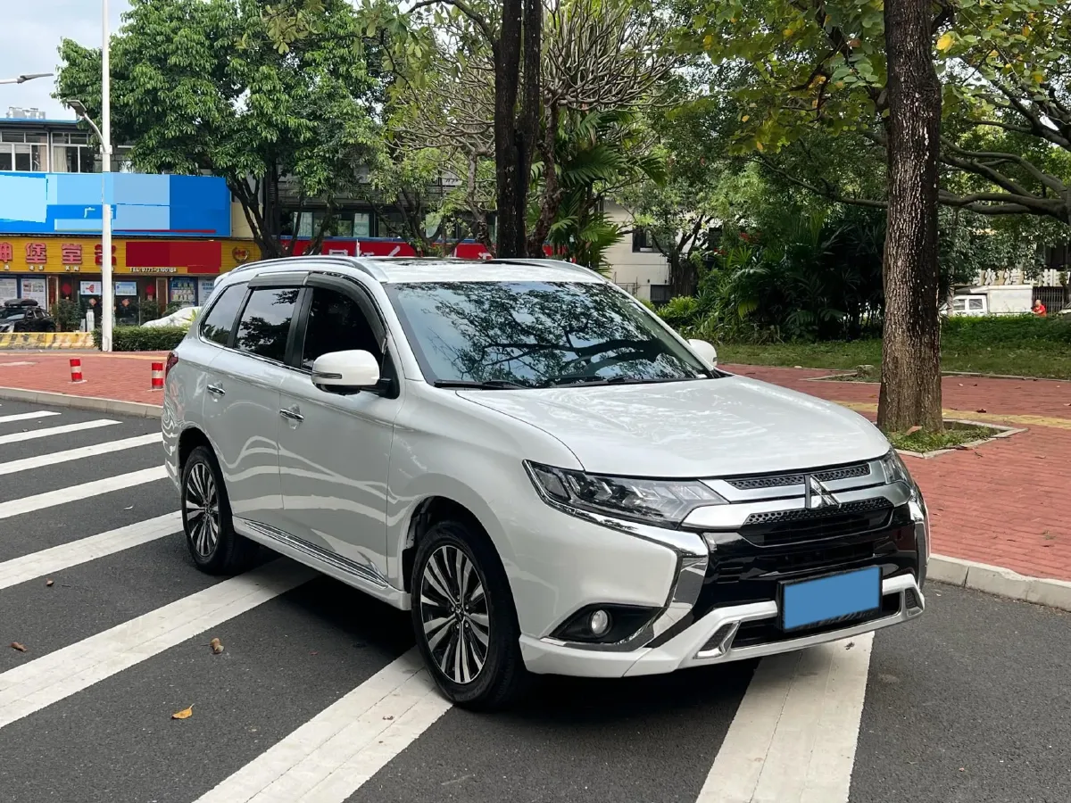 2021 Mitsubishi Outlander 2.4L 192HP L4 CVT,autocango,china used car exporter,china ev exporter,chinese used car exporter,chinese used ev exporter