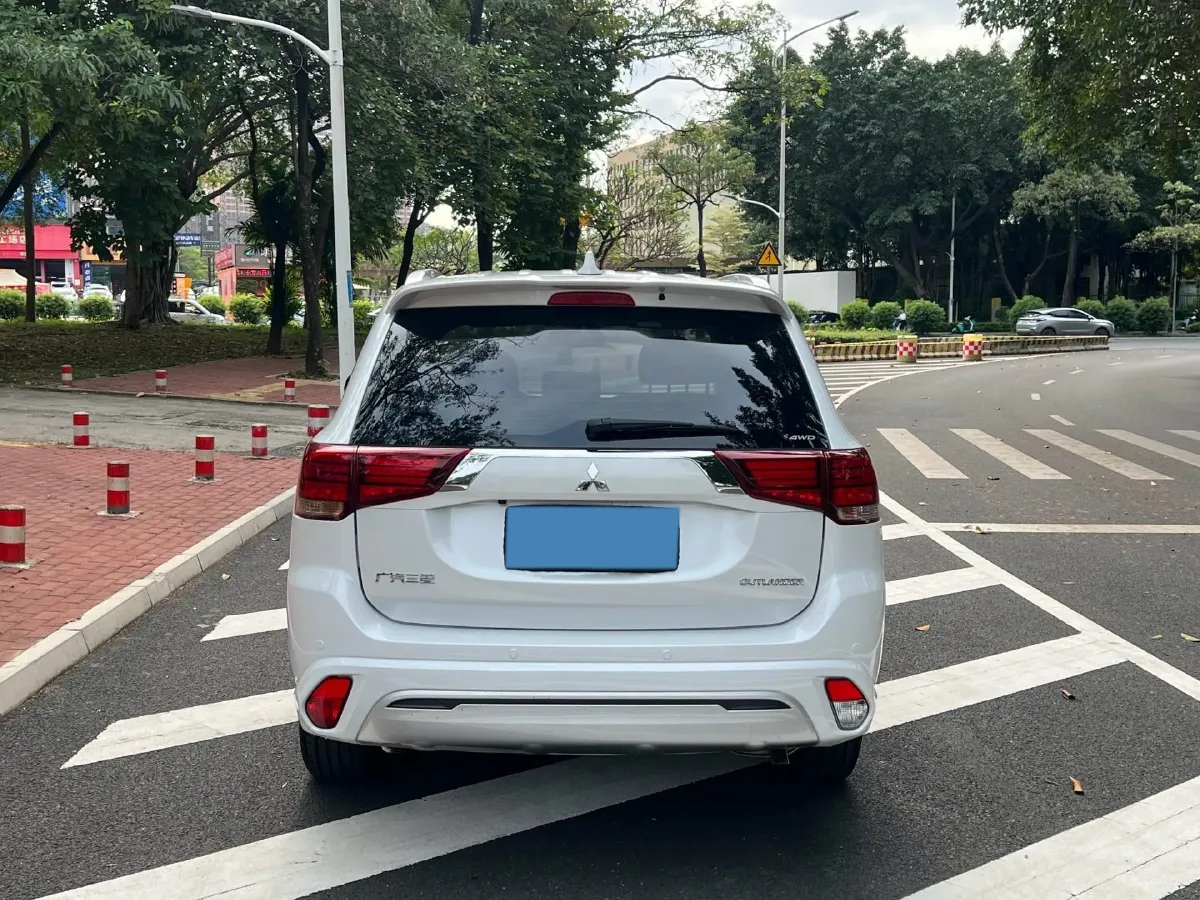 2021 Mitsubishi Outlander 2.4L 192HP L4 CVT,autocango,china used car exporter,china ev exporter,chinese used car exporter,chinese used ev exporter