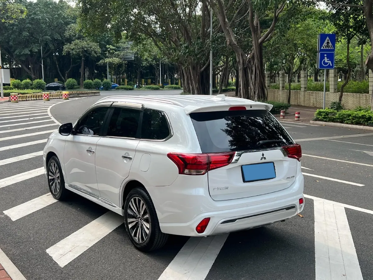 2021 Mitsubishi Outlander 2.4L 192HP L4 CVT,autocango,china used car exporter,china ev exporter,chinese used car exporter,chinese used ev exporter