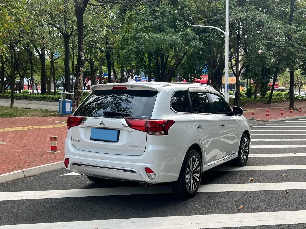 2021 Mitsubishi Outlander 2.4L 192HP L4 CVT,autocango,china used car exporter,china ev exporter,chinese used car exporter,chinese used ev exporter