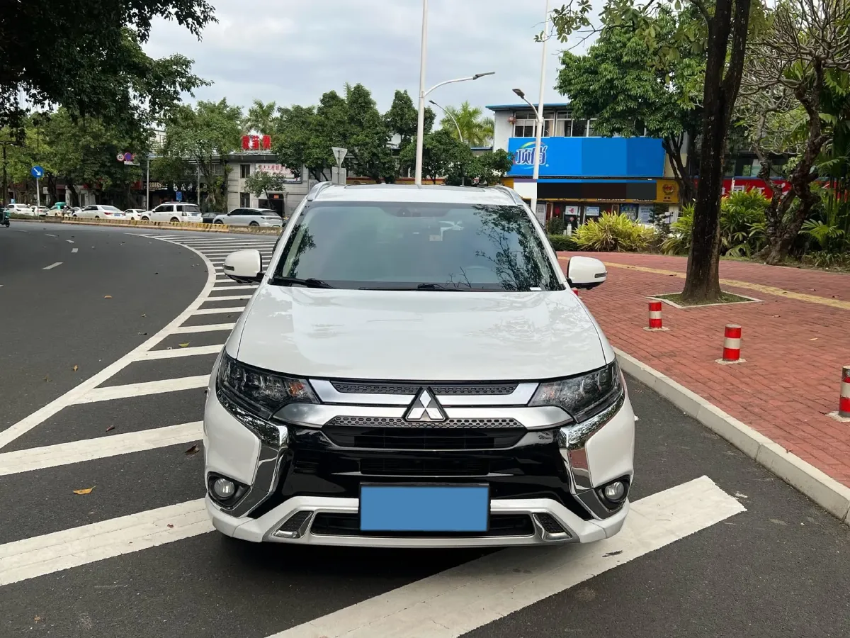 2021 Mitsubishi Outlander 2.4L 192HP L4 CVT,autocango,china used car exporter,china ev exporter,chinese used car exporter,chinese used ev exporter