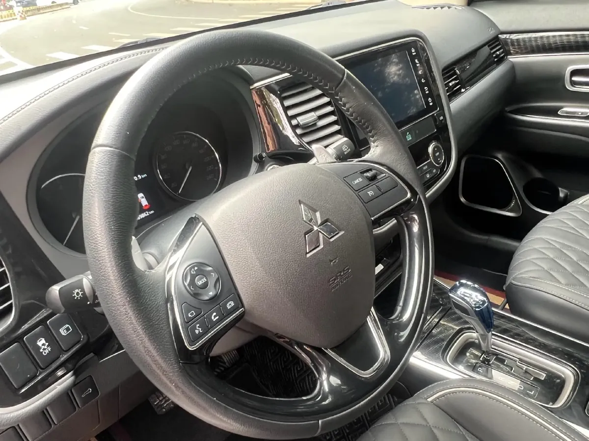 2021 Mitsubishi Outlander 2.4L 192HP L4 CVT,autocango,china used car exporter,china ev exporter,chinese used car exporter,chinese used ev exporter