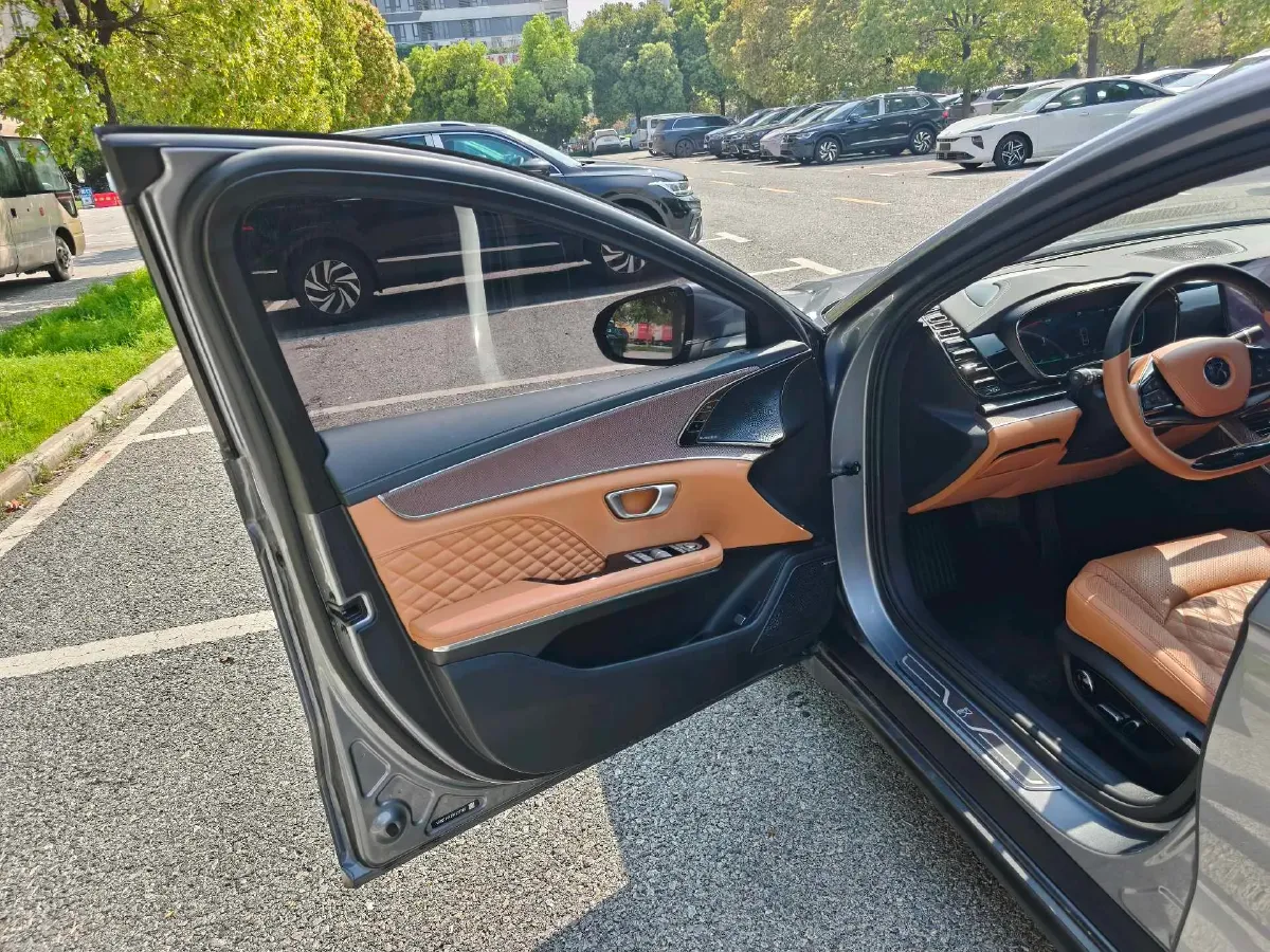 2022 Volkswagen Tiguan L 2.0T 186HP L4 7DCT,autocango,china used car exporter,china ev exporter,chinese used car exporter,chinese used ev exporter