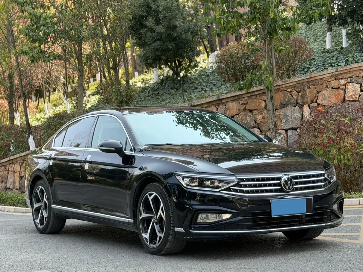 2023 Volkswagen Magotan 2.0T 186HP L4 7DCT,autocango,china used car exporter,china ev exporter,chinese used car exporter,chinese used ev exporter