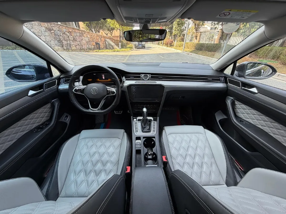 2023 Volkswagen Magotan 2.0T 186HP L4 7DCT,autocango,china used car exporter,china ev exporter,chinese used car exporter,chinese used ev exporter