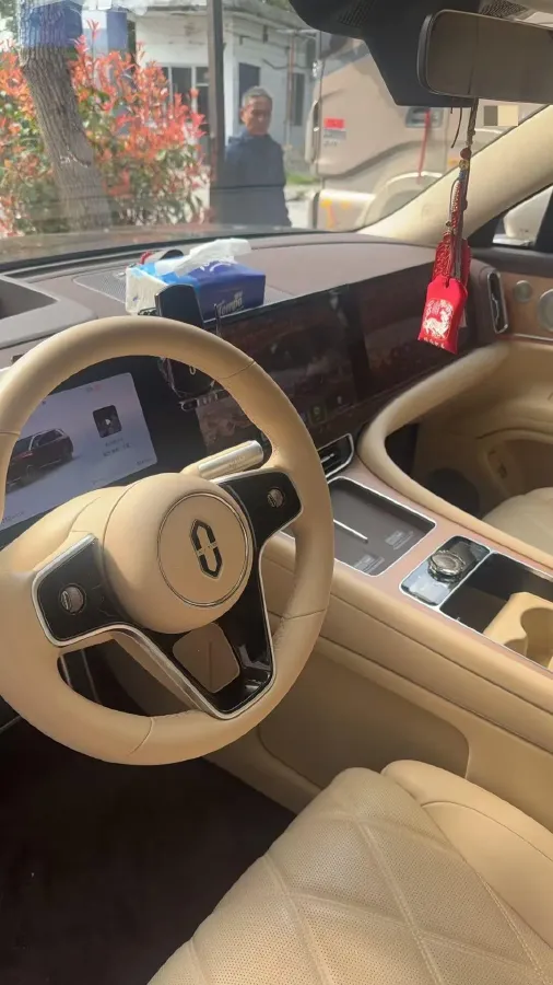 2025 AITO AITO M9 REEV 160HP REEV 52KWH,autocango,china used car exporter,china ev exporter,chinese used car exporter,chinese used ev exporter