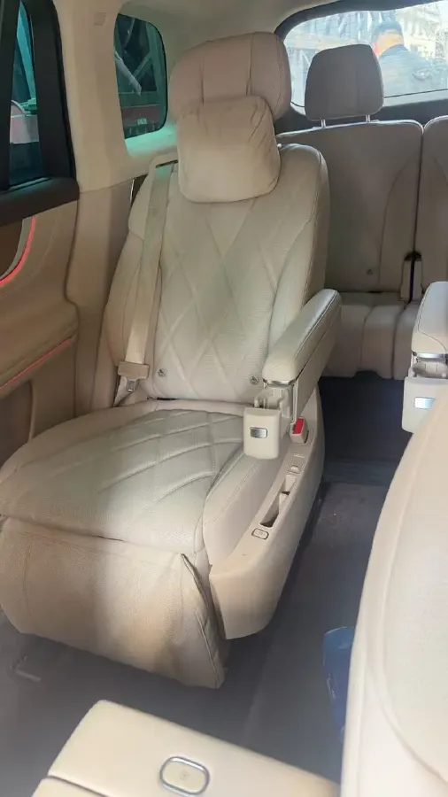 2025 AITO AITO M9 REEV 160HP REEV 52KWH,autocango,china used car exporter,china ev exporter,chinese used car exporter,chinese used ev exporter