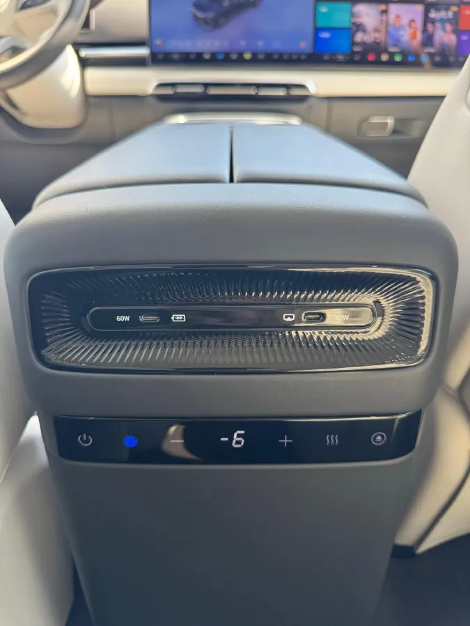 2025 Voyah Dream 1.5T 150HP L4 PHEV 41.7KWH,autocango,china used car exporter,china ev exporter,chinese used car exporter,chinese used ev exporter