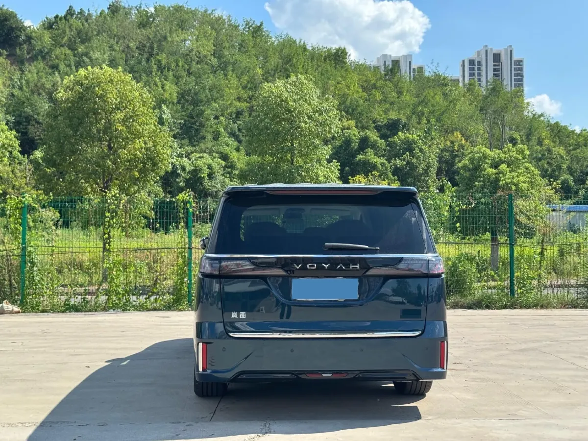 2025 Voyah Dream 1.5T 150HP L4 PHEV 41.7KWH,autocango,china used car exporter,china ev exporter,chinese used car exporter,chinese used ev exporter