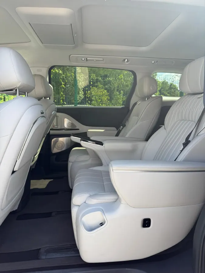 2025 Voyah Dream 1.5T 150HP L4 PHEV 41.7KWH,autocango,china used car exporter,china ev exporter,chinese used car exporter,chinese used ev exporter