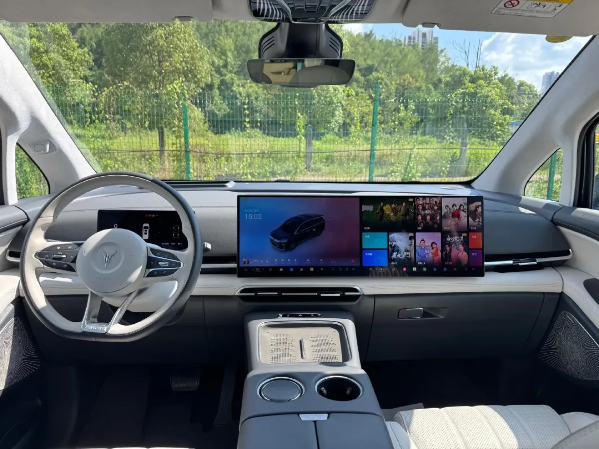 2025 Voyah Dream 1.5T 150HP L4 PHEV 41.7KWH,autocango,china used car exporter,china ev exporter,chinese used car exporter,chinese used ev exporter