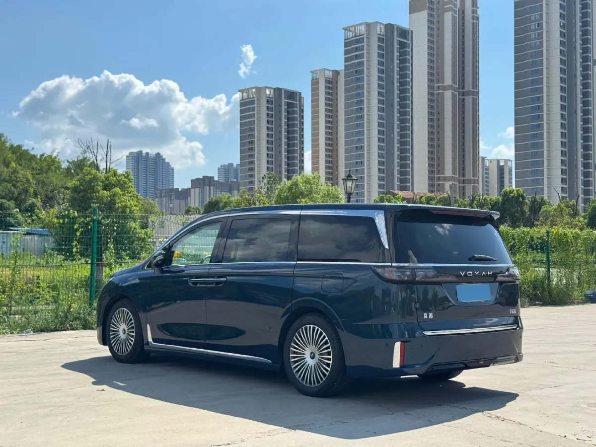2025 Voyah Dream 1.5T 150HP L4 PHEV 41.7KWH,autocango,china used car exporter,china ev exporter,chinese used car exporter,chinese used ev exporter