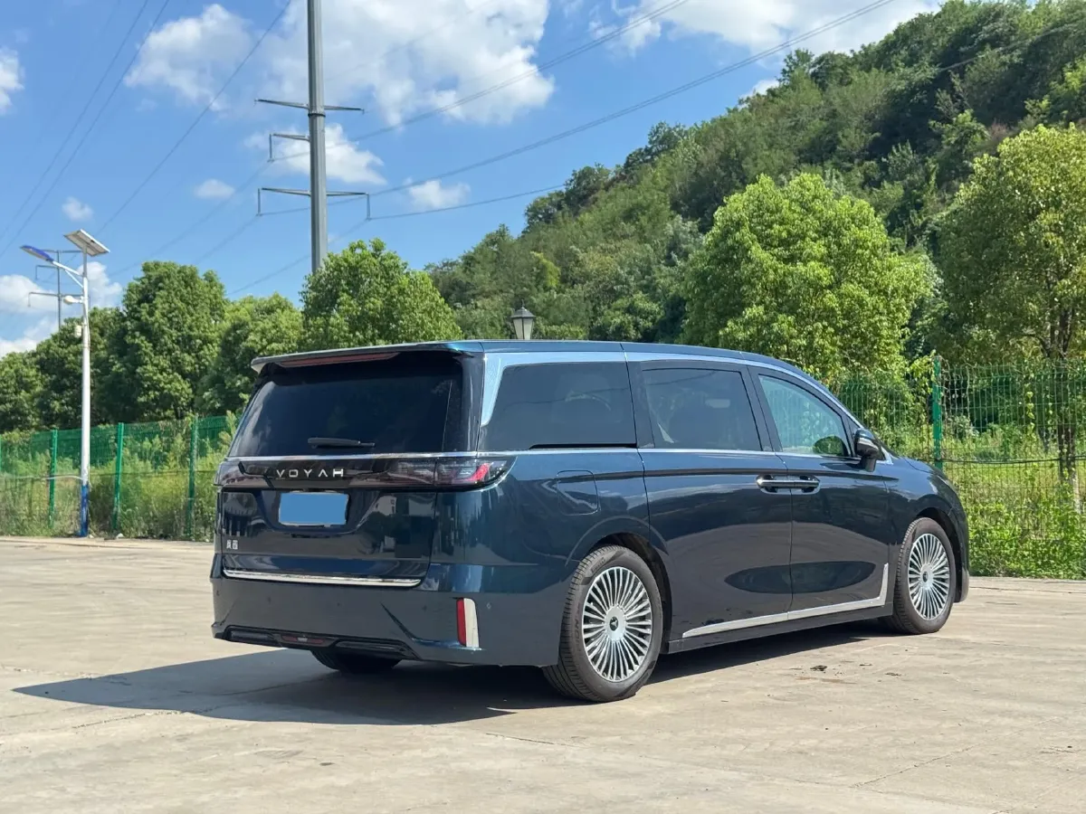 2025 Voyah Dream 1.5T 150HP L4 PHEV 41.7KWH,autocango,china used car exporter,china ev exporter,chinese used car exporter,chinese used ev exporter