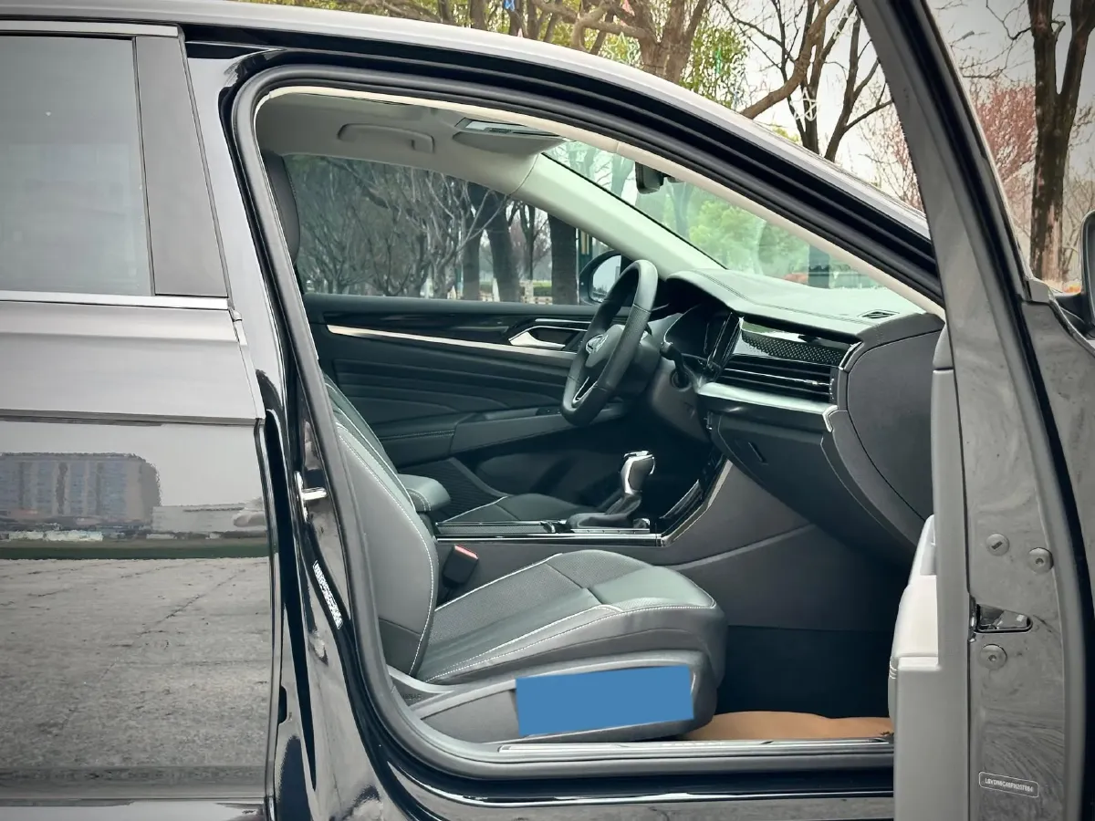 2024 Volkswagen Passat 2.0T 220HP L4 7DCT,autocango,china used car exporter,china ev exporter,chinese used car exporter,chinese used ev exporter