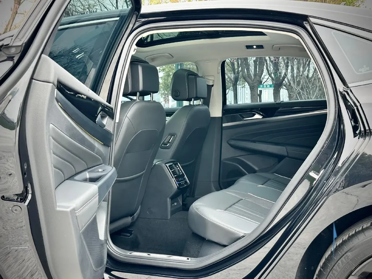 2024 Volkswagen Passat 2.0T 220HP L4 7DCT,autocango,china used car exporter,china ev exporter,chinese used car exporter,chinese used ev exporter