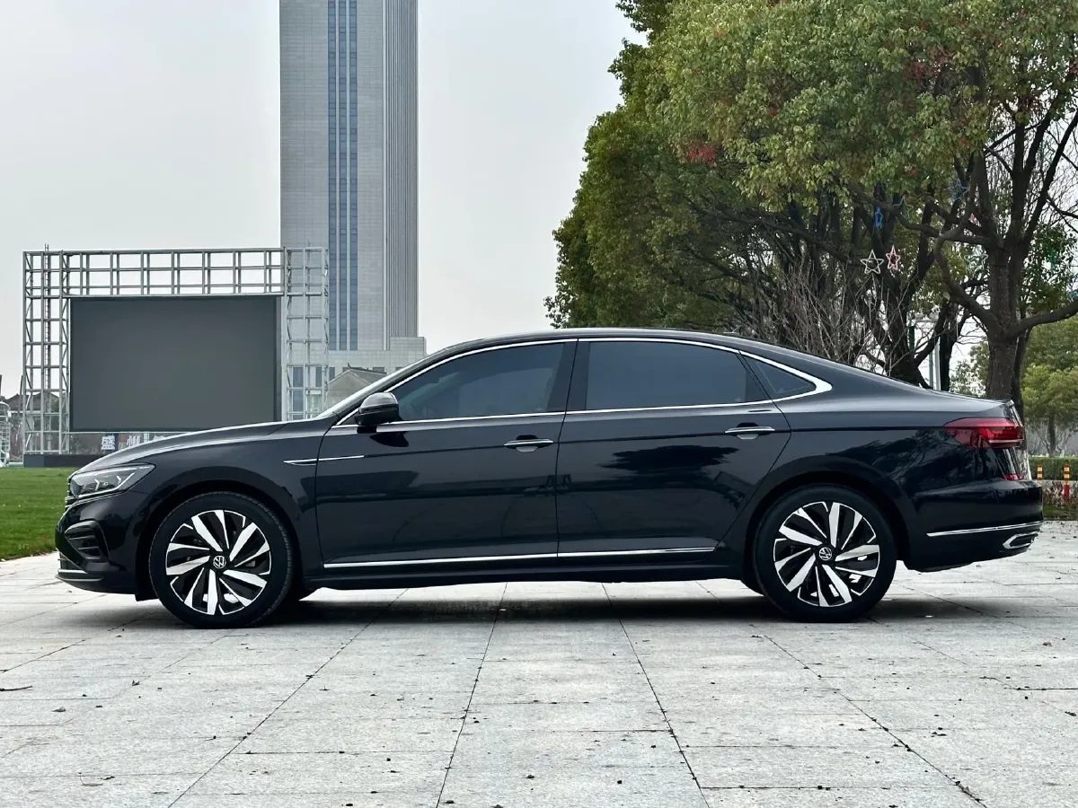 2024 Volkswagen Passat 2.0T 220HP L4 7DCT,autocango,china used car exporter,china ev exporter,chinese used car exporter,chinese used ev exporter