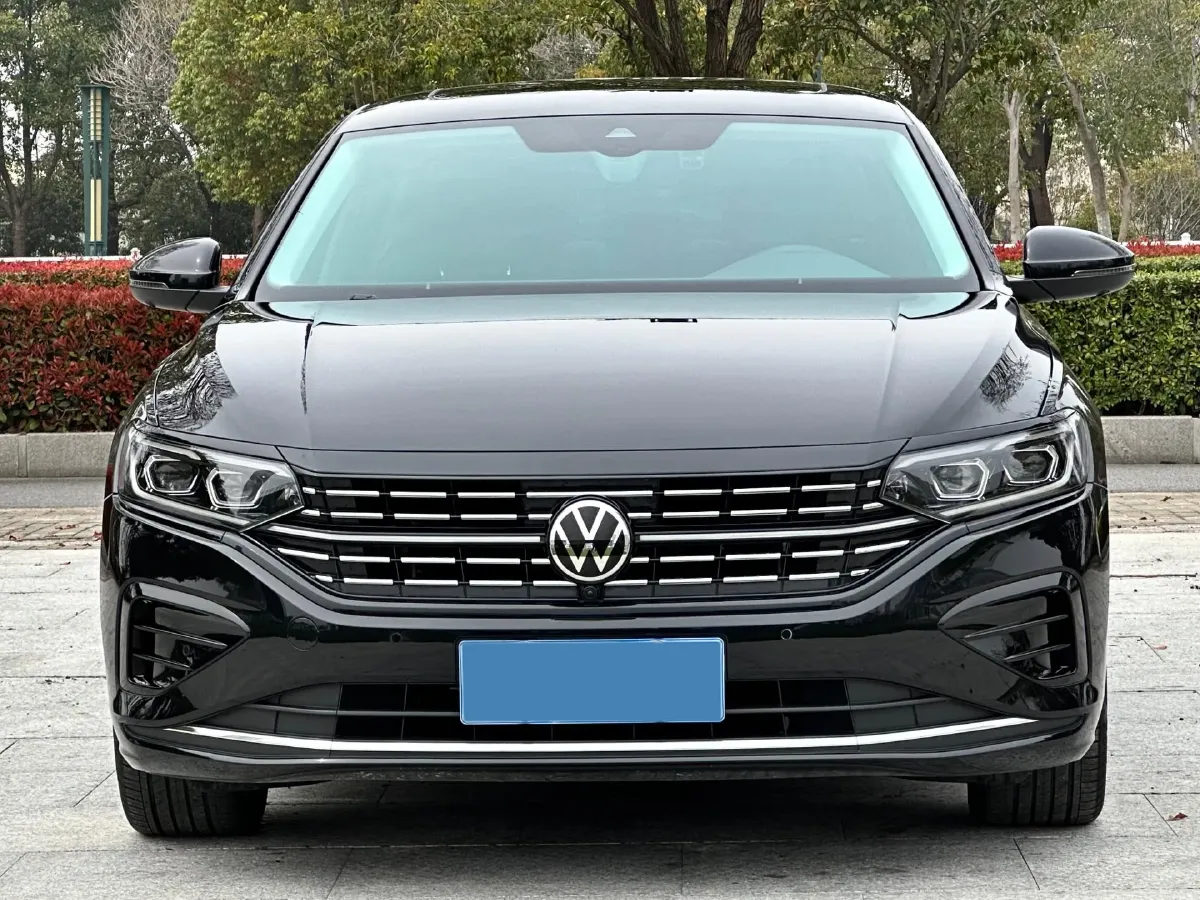 2024 Volkswagen Passat 2.0T 220HP L4 7DCT,autocango,china used car exporter,china ev exporter,chinese used car exporter,chinese used ev exporter