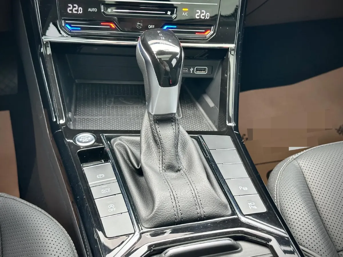 2024 Volkswagen Passat 2.0T 220HP L4 7DCT,autocango,china used car exporter,china ev exporter,chinese used car exporter,chinese used ev exporter