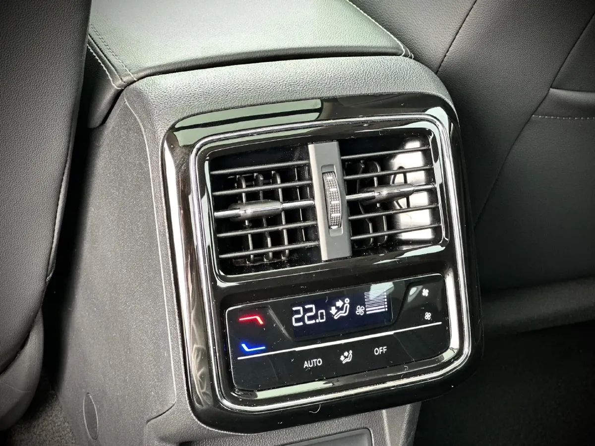 2024 Volkswagen Passat 2.0T 220HP L4 7DCT,autocango,china used car exporter,china ev exporter,chinese used car exporter,chinese used ev exporter