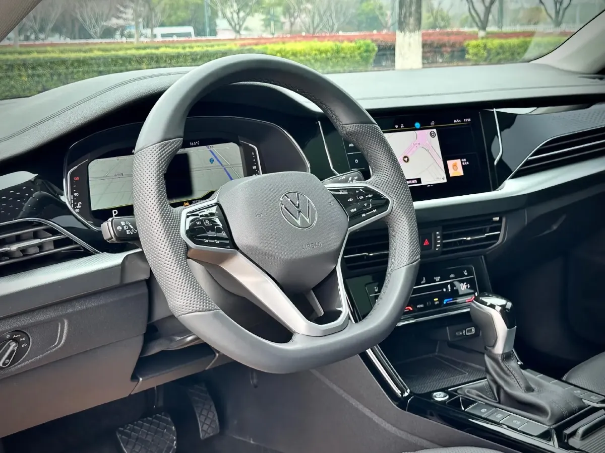 2024 Volkswagen Passat 2.0T 220HP L4 7DCT,autocango,china used car exporter,china ev exporter,chinese used car exporter,chinese used ev exporter