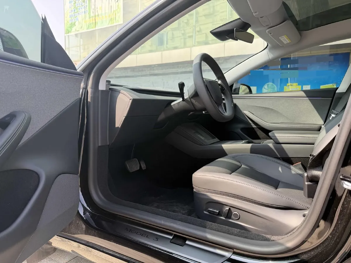 2025 Tesla Model 3 BEV 62.5KWH,autocango,china used car exporter,china ev exporter,chinese used car exporter,chinese used ev exporter