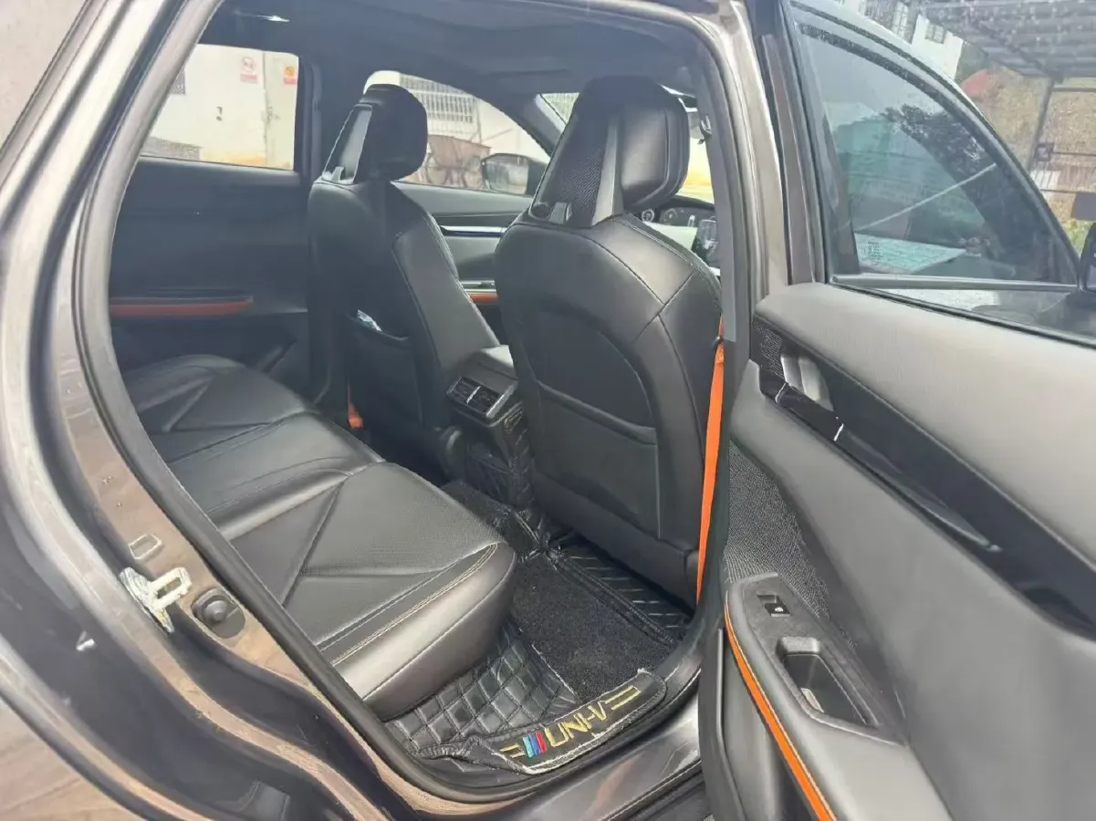 2022 ChangAn UNI-V 1.5T 188HP L4 7DCT,autocango,china used car exporter,china ev exporter,chinese used car exporter,chinese used ev exporter