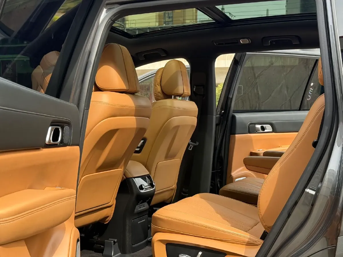 2020 Li ONE Range Extended 131HP REEV 40.5KWH,autocango,china used car exporter,china ev exporter,chinese used car exporter,chinese used ev exporter