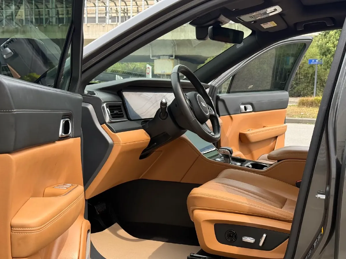 2020 Li ONE Range Extended 131HP REEV 40.5KWH,autocango,china used car exporter,china ev exporter,chinese used car exporter,chinese used ev exporter