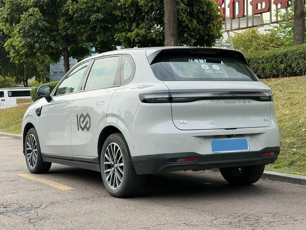 2025 Leapmotor B10 BEV 67.1KWH,autocango,china used car exporter,china ev exporter,chinese used car exporter,chinese used ev exporter