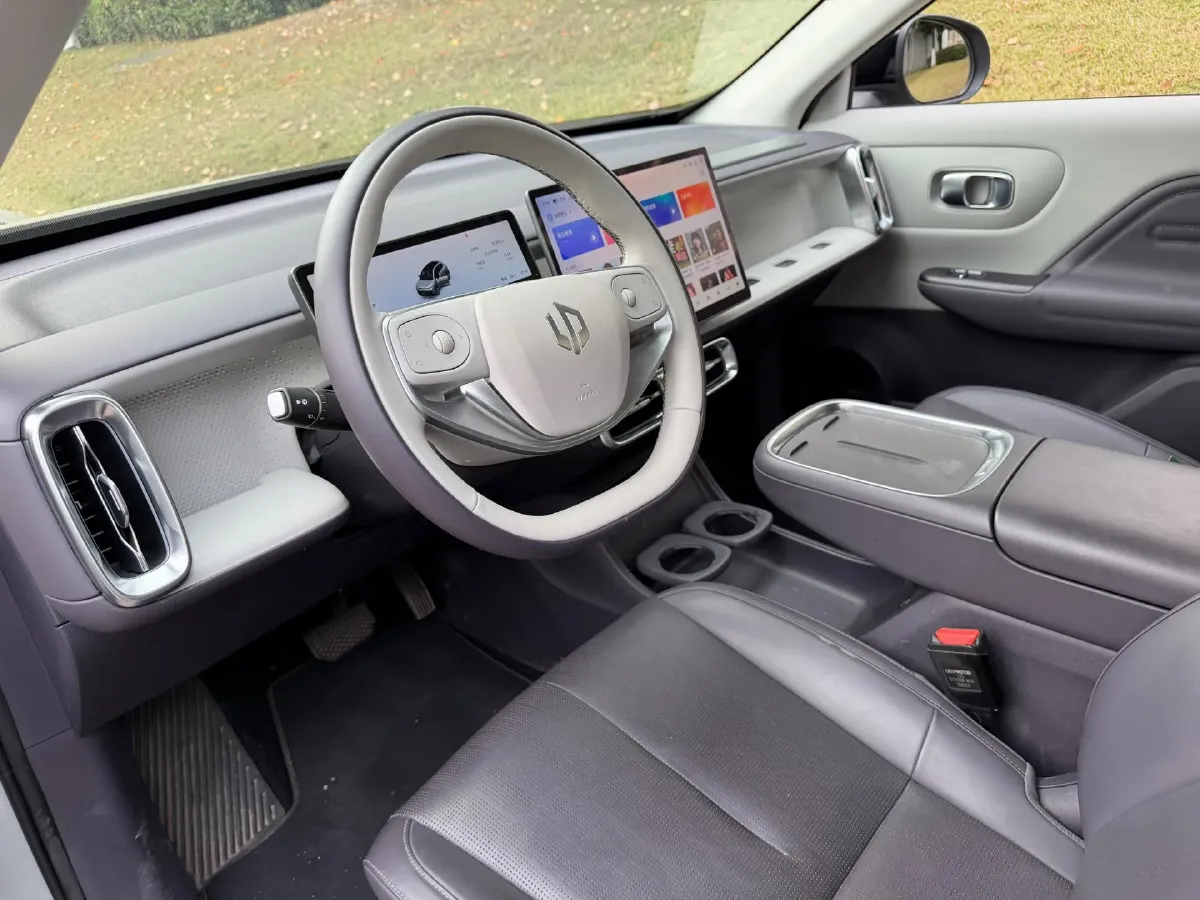 2025 Leapmotor B10 BEV 67.1KWH,autocango,china used car exporter,china ev exporter,chinese used car exporter,chinese used ev exporter