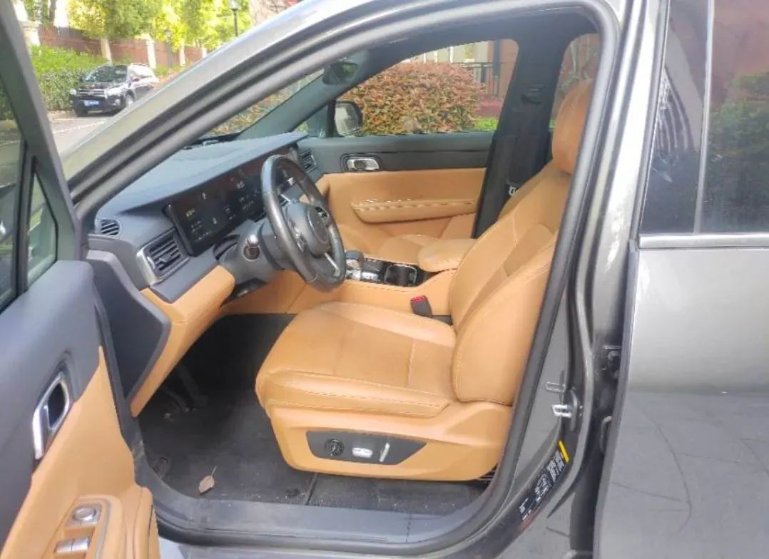 2021 Li ONE Range Extended 131HP REEV 40.5KWH,autocango,china used car exporter,china ev exporter,chinese used car exporter,chinese used ev exporter