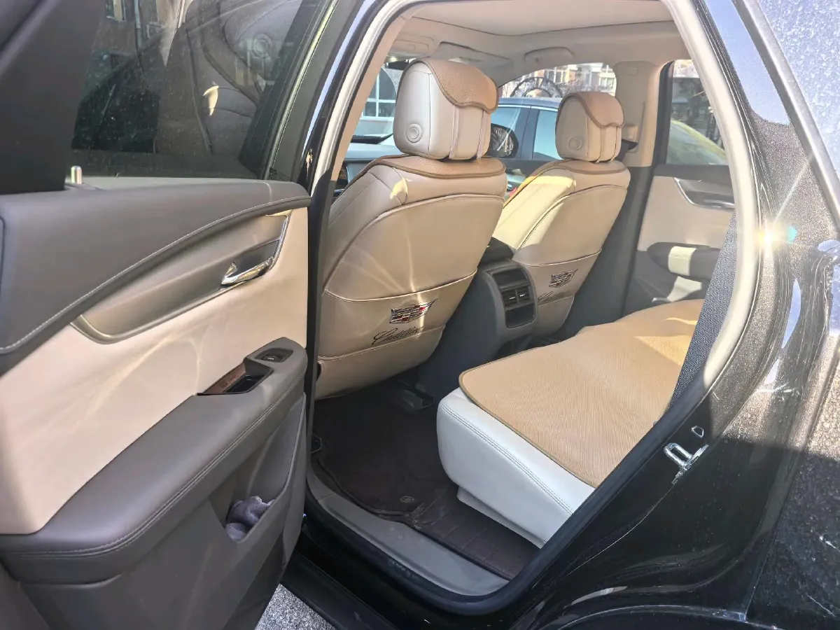 2023 Cadillac XT5 2.0T 237HP L4 9AT,autocango,china used car exporter,china ev exporter,chinese used car exporter,chinese used ev exporter