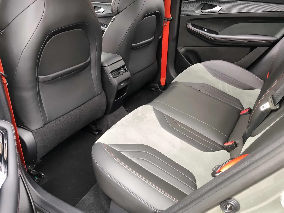 2022 Geely Binray 1.5T 181HP L4 7DCT,autocango,china used car exporter,china ev exporter,chinese used car exporter,chinese used ev exporter