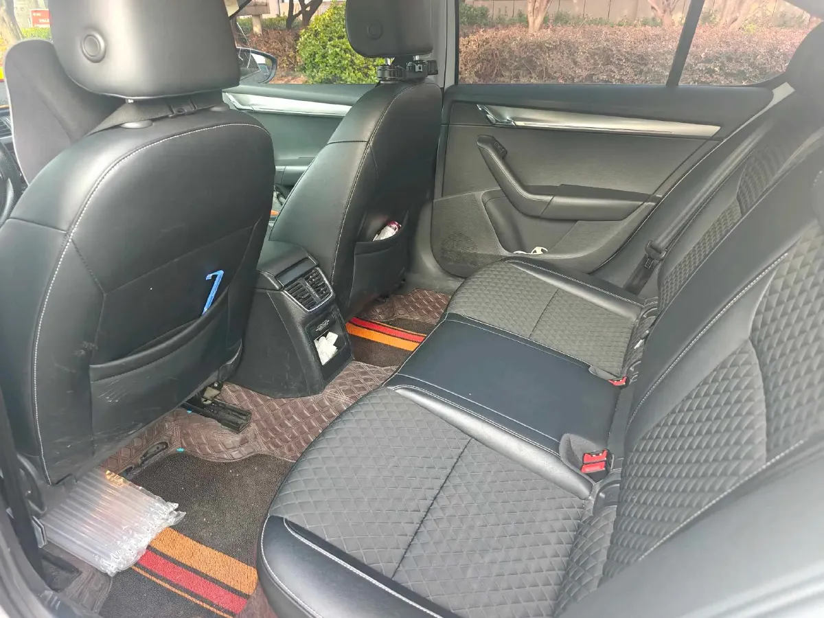 2019 Skoda Octavia 1.2T 116HP L4 7DCT,autocango,china used car exporter,china ev exporter,chinese used car exporter,chinese used ev exporter