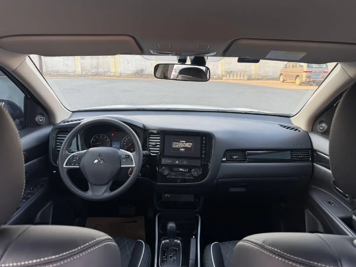 2021 Mitsubishi Outlander 2.0L 166HP L4 CVT,autocango,china used car exporter,china ev exporter,chinese used car exporter,chinese used ev exporter