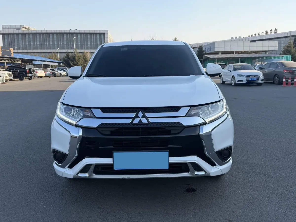 2021 Mitsubishi Outlander 2.0L 166HP L4 CVT,autocango,china used car exporter,china ev exporter,chinese used car exporter,chinese used ev exporter