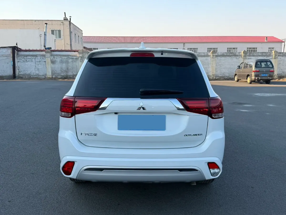 2021 Mitsubishi Outlander 2.0L 166HP L4 CVT,autocango,china used car exporter,china ev exporter,chinese used car exporter,chinese used ev exporter