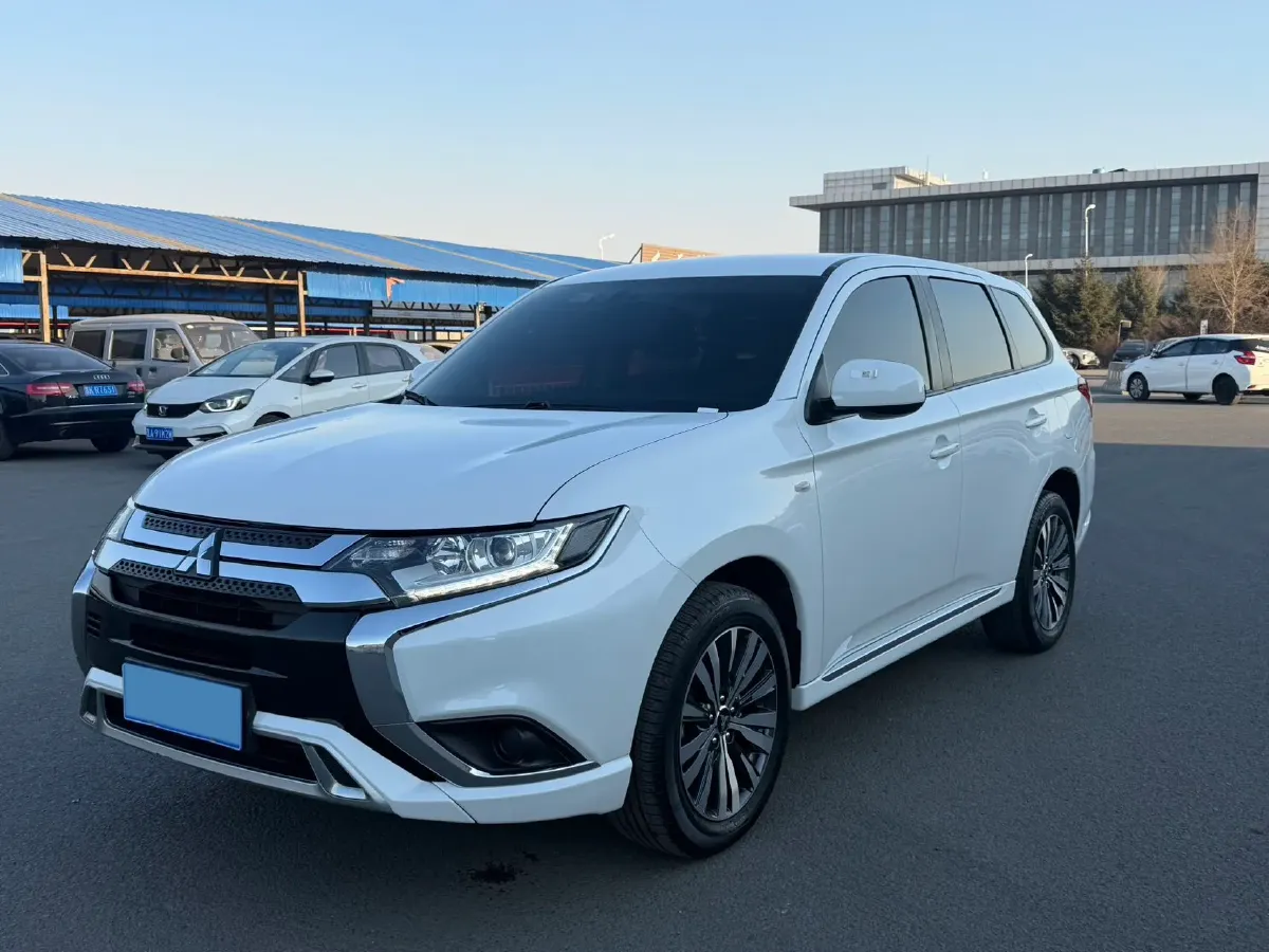 2021 Mitsubishi Outlander 2.0L 166HP L4 CVT,autocango,china used car exporter,china ev exporter,chinese used car exporter,chinese used ev exporter