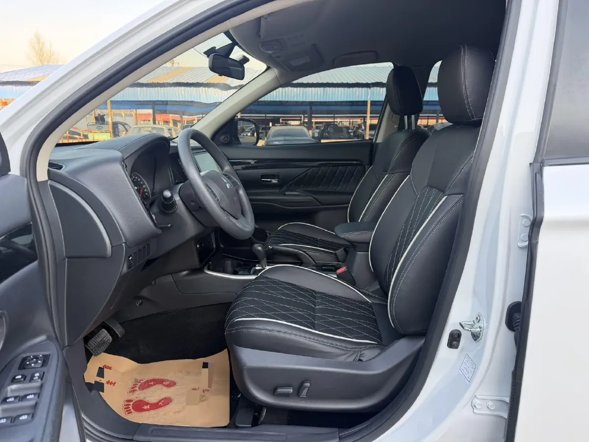 2021 Mitsubishi Outlander 2.0L 166HP L4 CVT,autocango,china used car exporter,china ev exporter,chinese used car exporter,chinese used ev exporter