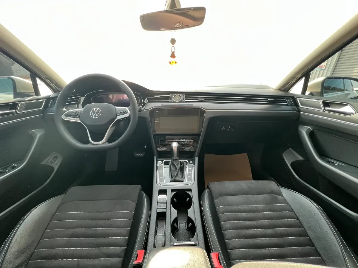 2020 Volkswagen Magotan 2.0T 186HP L4 7DCT,autocango,china used car exporter,china ev exporter,chinese used car exporter,chinese used ev exporter