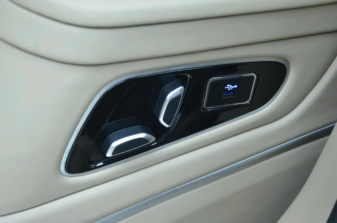 2025 Buick GL8 2.0T 237HP L4 9AT,autocango,china used car exporter,china ev exporter,chinese used car exporter,chinese used ev exporter