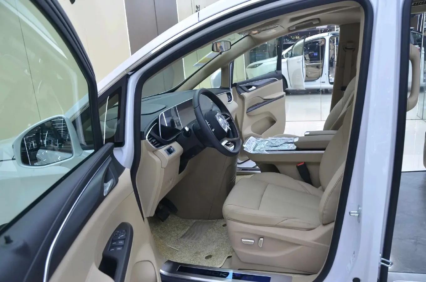 2025 Buick GL8 2.0T 237HP L4 9AT,autocango,china used car exporter,china ev exporter,chinese used car exporter,chinese used ev exporter