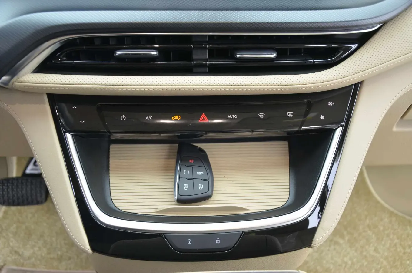 2025 Buick GL8 2.0T 237HP L4 9AT,autocango,china used car exporter,china ev exporter,chinese used car exporter,chinese used ev exporter