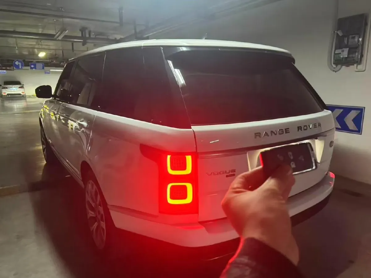 2021 Land Rover Range Rover 3.0T 400HP L6 8AT,autocango,china used car exporter,china ev exporter,chinese used car exporter,chinese used ev exporter